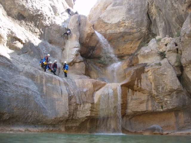 En grupo por el barranco